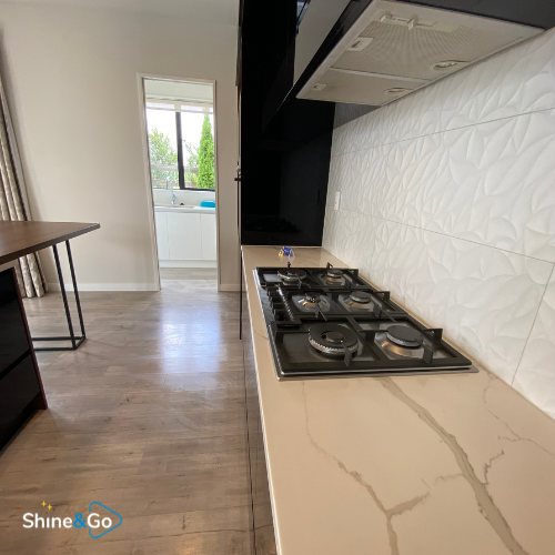 Kitchen stovetop and hallway cleaned by Shine&Go NZ